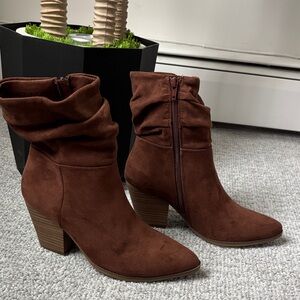 Universal Threads Brown Suede Block Heeled Booties - 7.5M